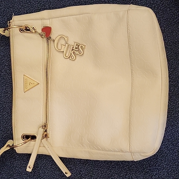 Guess purse - Picture 1 of 5